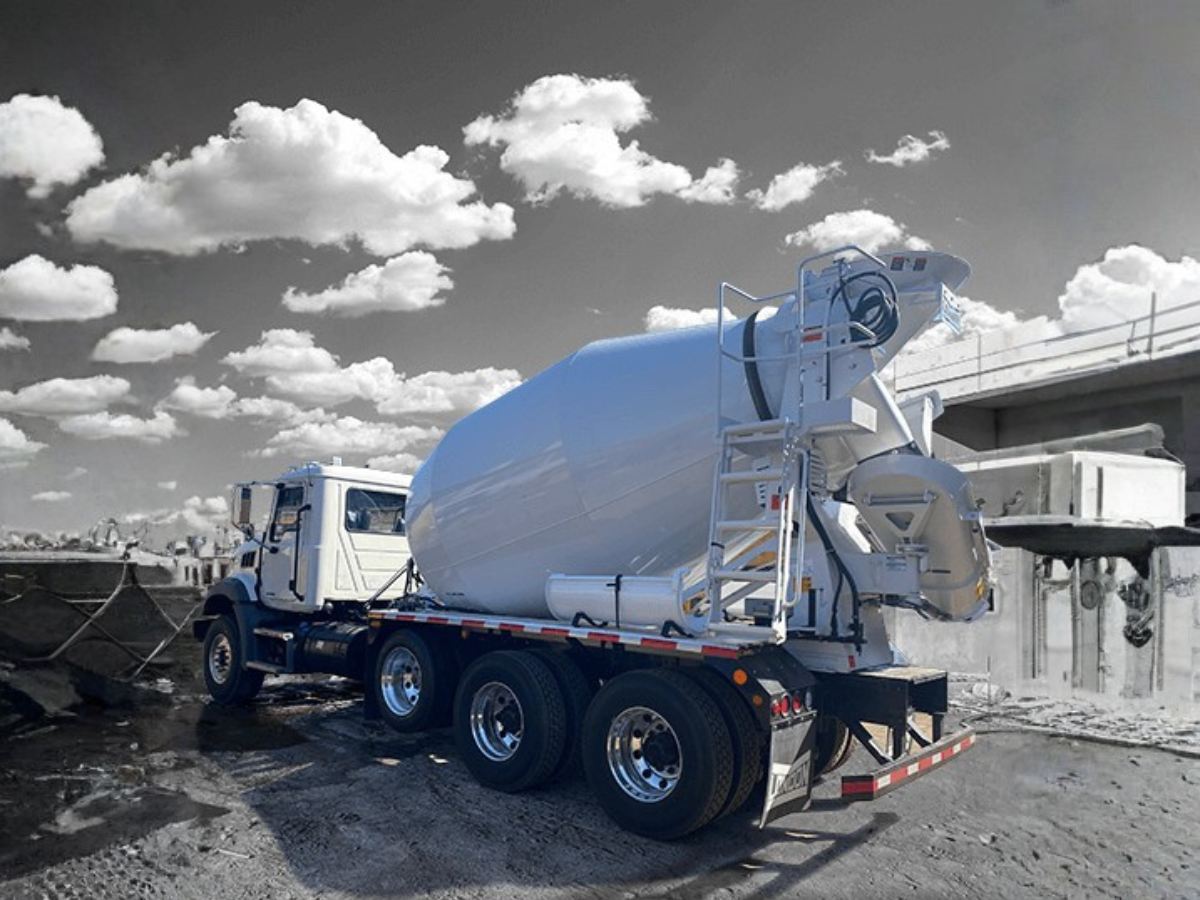 Camión Mixer Mack GU813 año 2021, código de flota GM31, en arriendo en Maquinaria Carrán