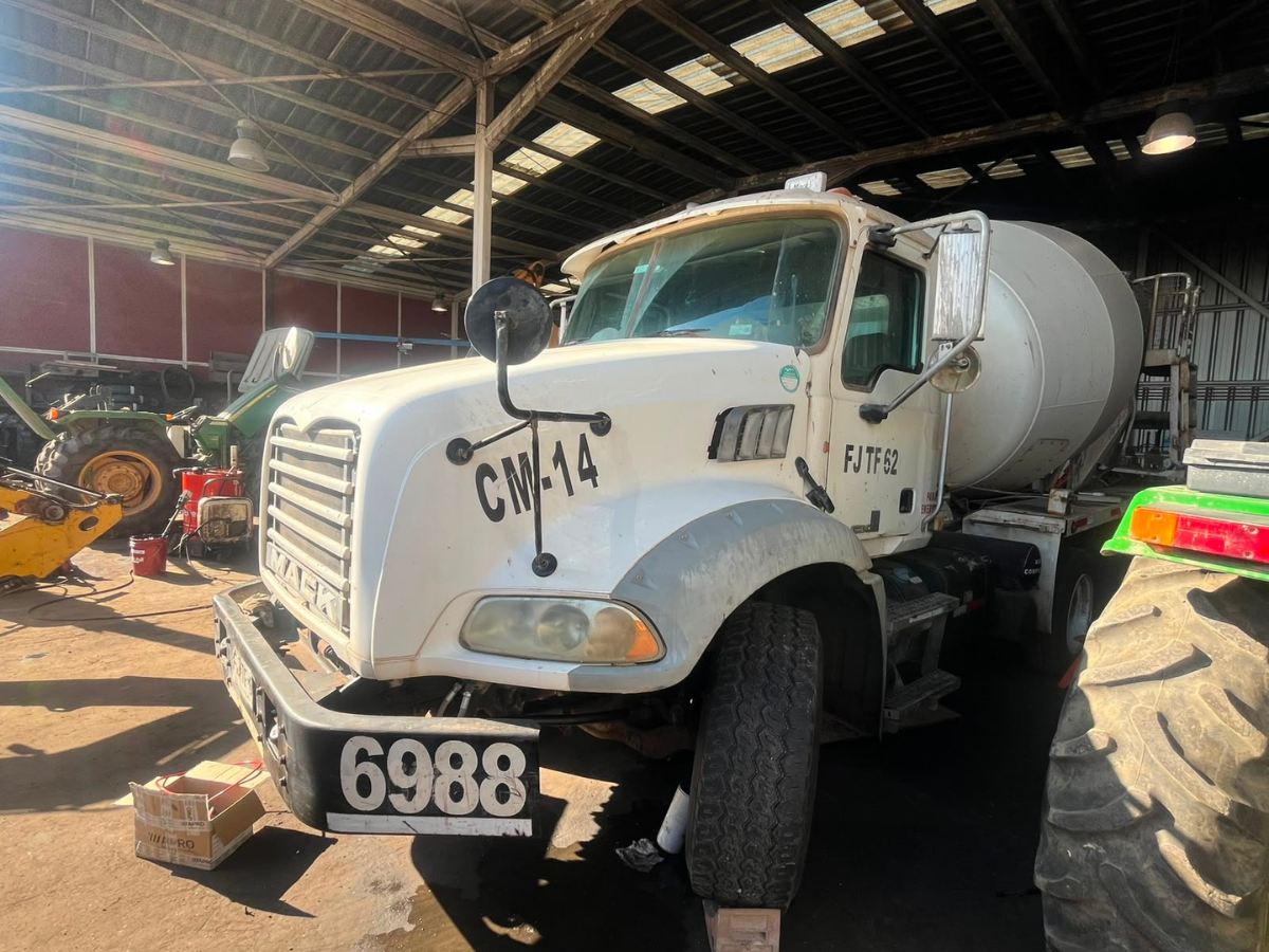Camión Mixer Mack GU813 año 2013, código de flota CM14, en venta en Maquinaria Carrán