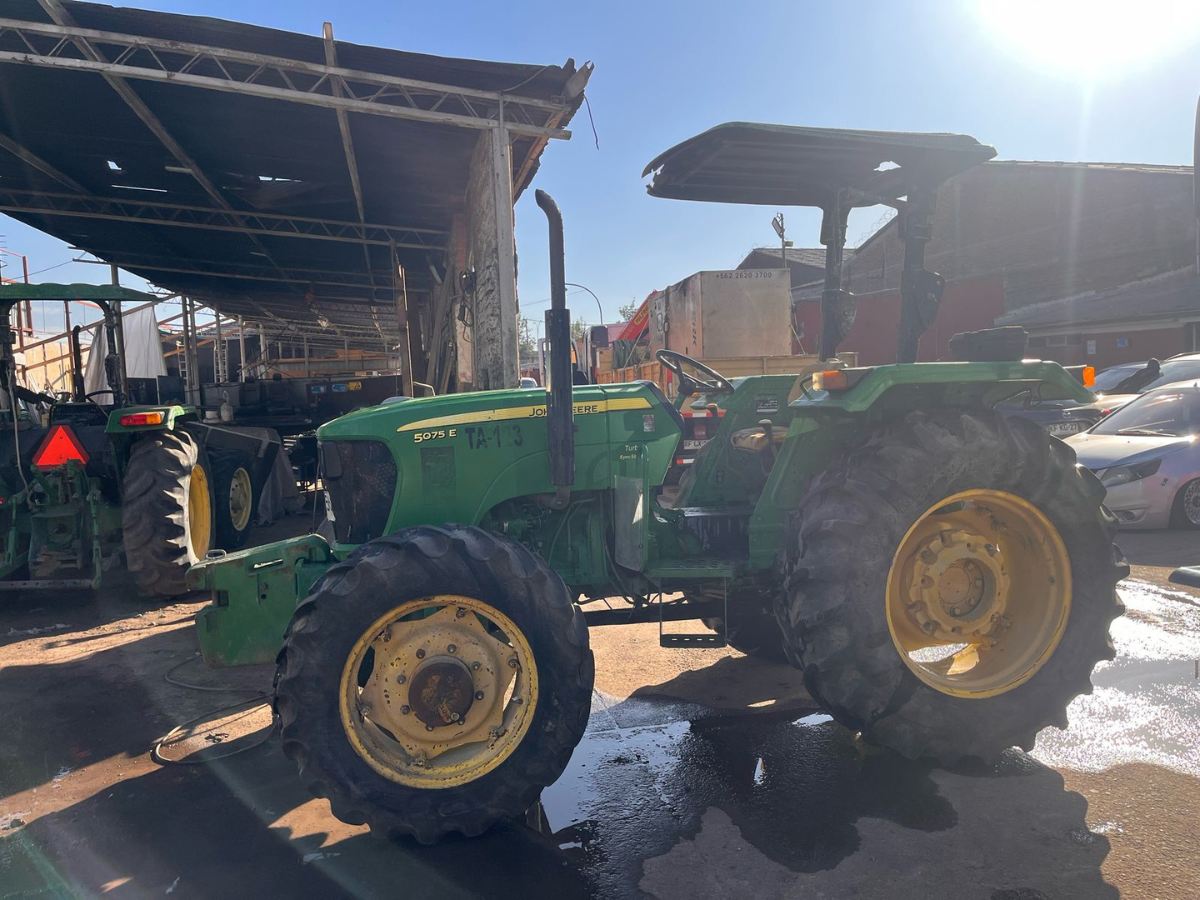 Tractor John Deere 5075E año 2020, código de flota TA123, en venta en Maquinaria Carrán